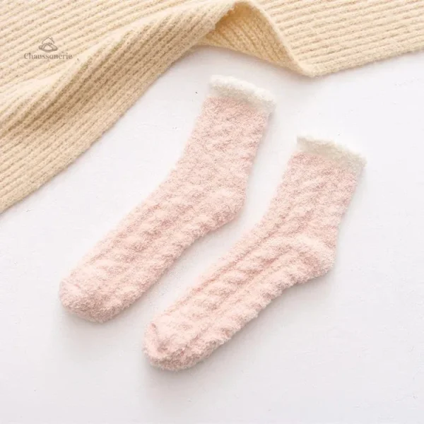 Chaussettes chaudes à porter avec des pantoufles