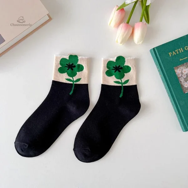 Chaussettes mignonnes avec motifs de fleurs