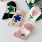 Chaussettes à motifs fleuris pour la saison
