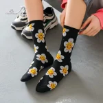 Chaussettes à fleurs colorées pour un look tendance