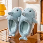 Chaussons femme avec motif requin