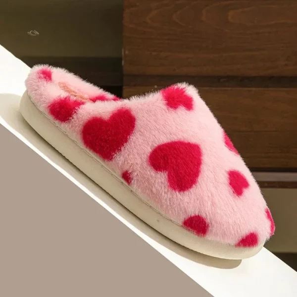 Chaussons femme avec design mignon de petits coeurs
