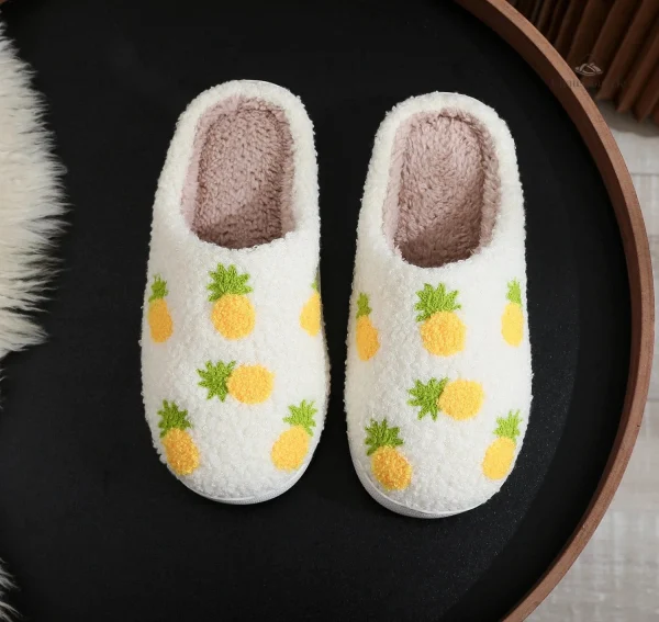 Chaussons tendance femme avec design ananas