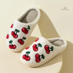 Chaussons d'intérieur femme motif cerise pour l'hiver