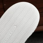 Chaussons femme confort et style à carreaux