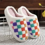 Chaussons originaux femme motifs à carreaux