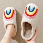 Chausson Femme Hiver coloré avec design arc-en-ciel