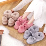 Chaussons femme avec motif de lapin, confort garanti