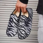 Chausson homme avec style zébré