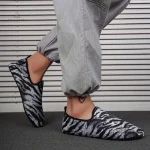 Chausson moderne homme à la mode