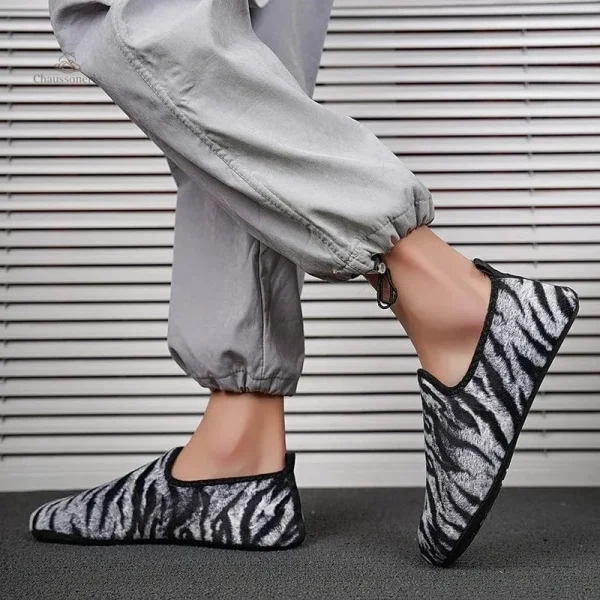 Chausson homme zébré chic et moderne