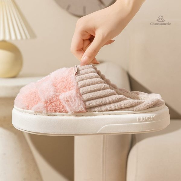 Chausson femme hiver avec design à carreaux