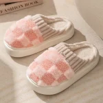 Mule d'hiver à carreaux pour un look chic