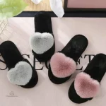 Chausson ouvert au motif cœur féminin