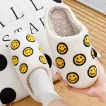 Chausson jaune Rigolo, style amusant et unique