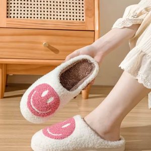 Chaussons originaux rose avec motif Smiley
