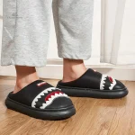 Chaussons homme en peluche requin