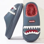 Chausson en forme de requin pour homme