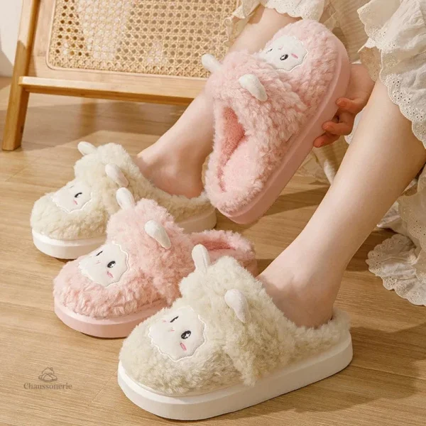 Chaussons fourrés pour femme avec design kawaii