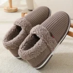 Chaussons fourrés pour homme, design moderne et élégant